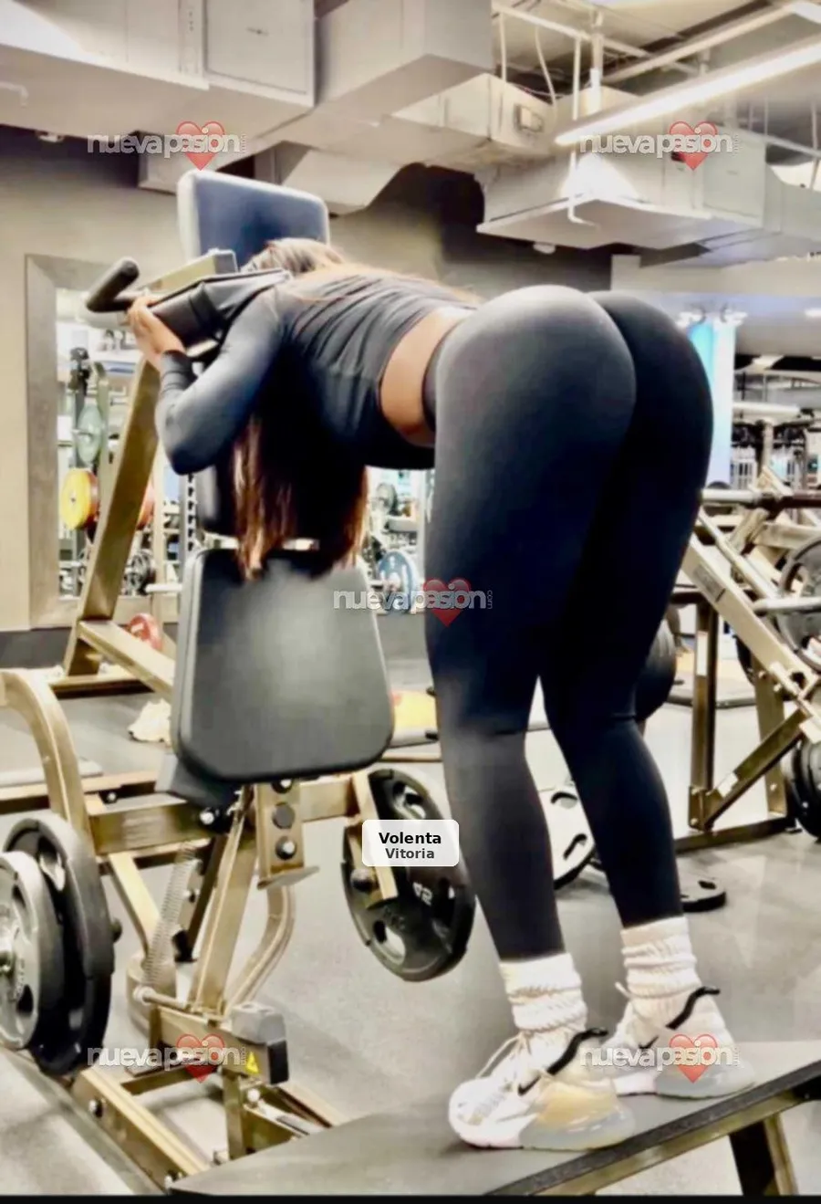 Sandra, fiestera y muy guapa, busca caballeros - 1/6