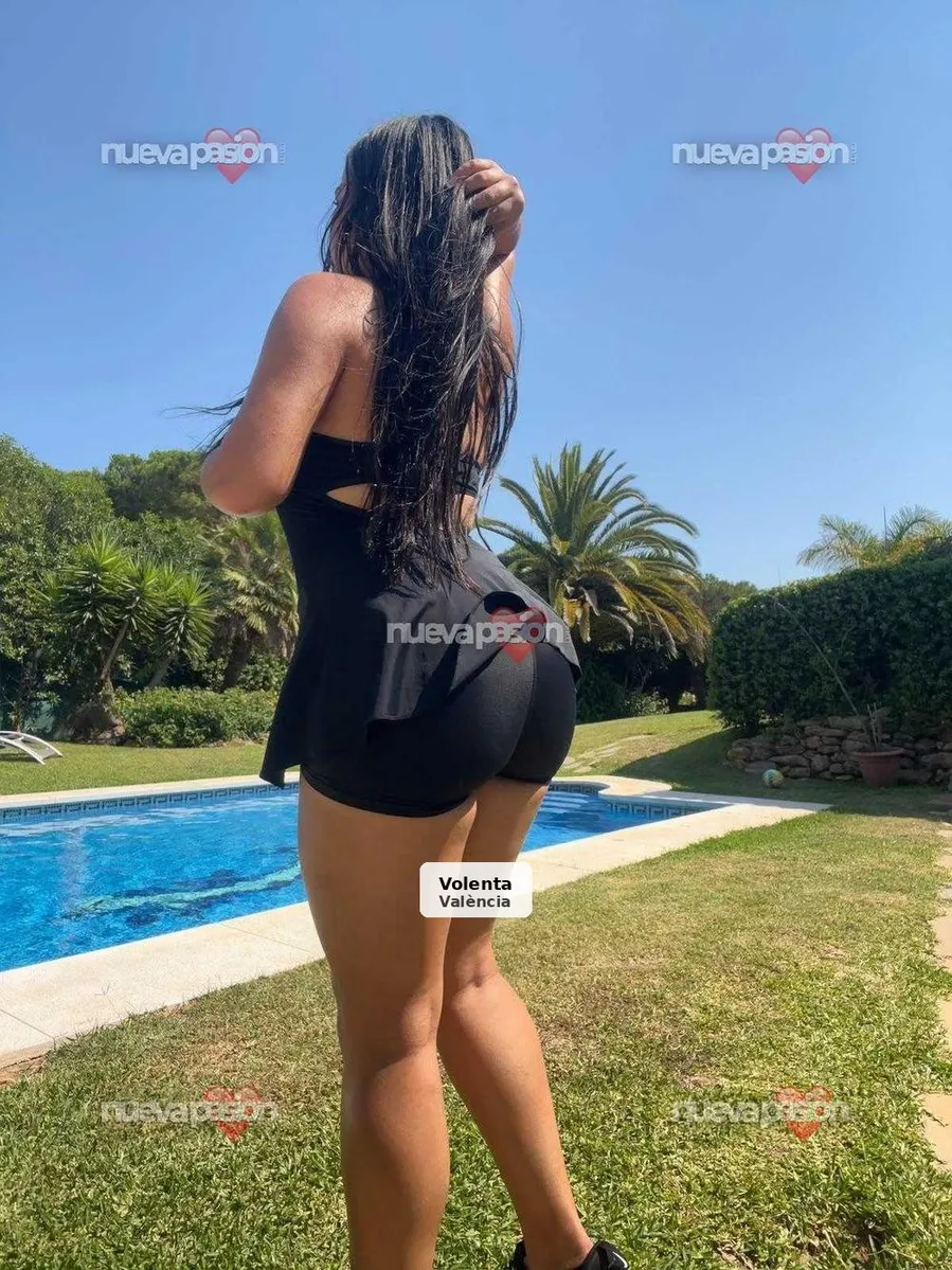 Camila, sweet and devoted Latina - 1/9