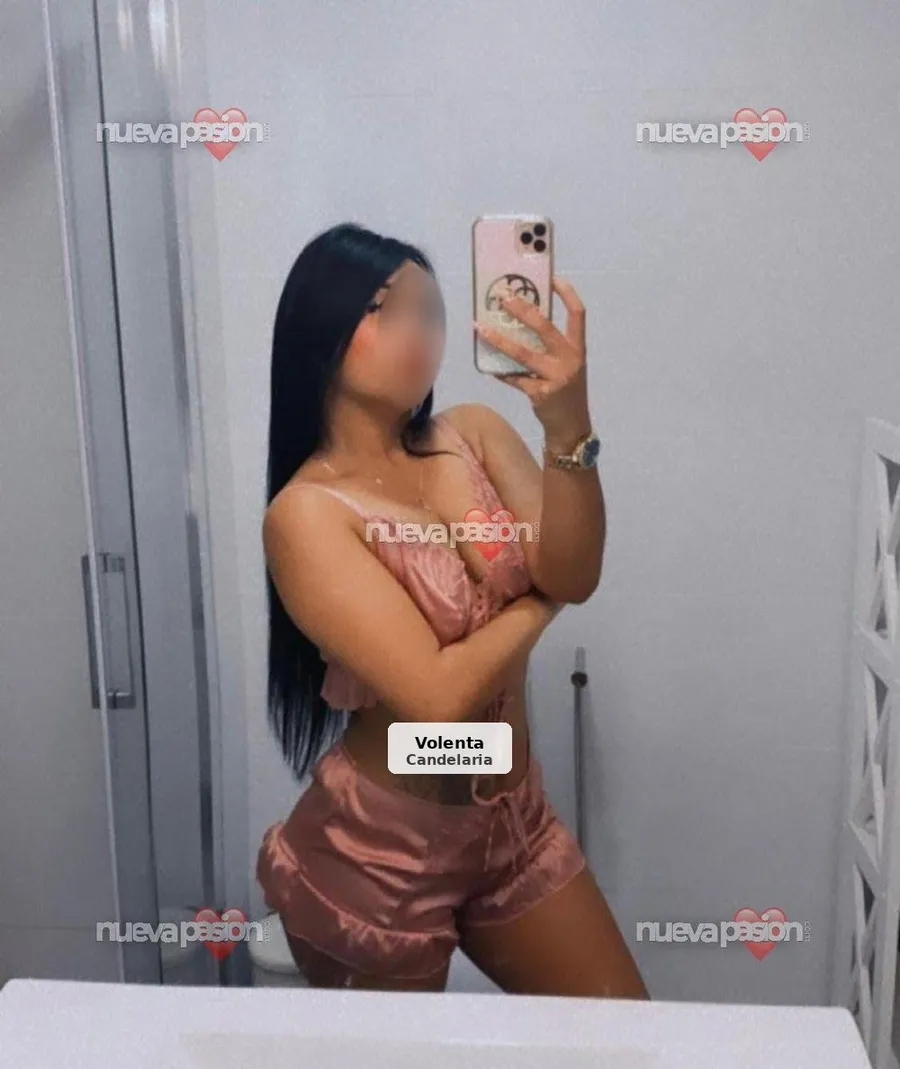 Mia, latina fiestera en Candelaria - 1/8