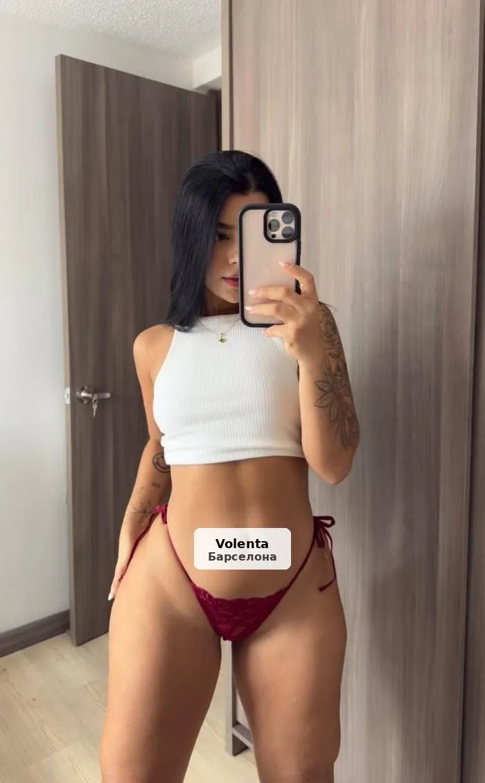 Paola, latina explosiva y joven - 1/5