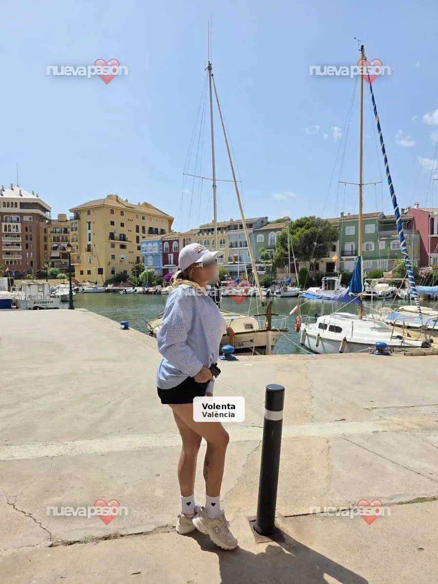 Sofía, massatgista ardent i molt fogosa 😈💦 - 1/4