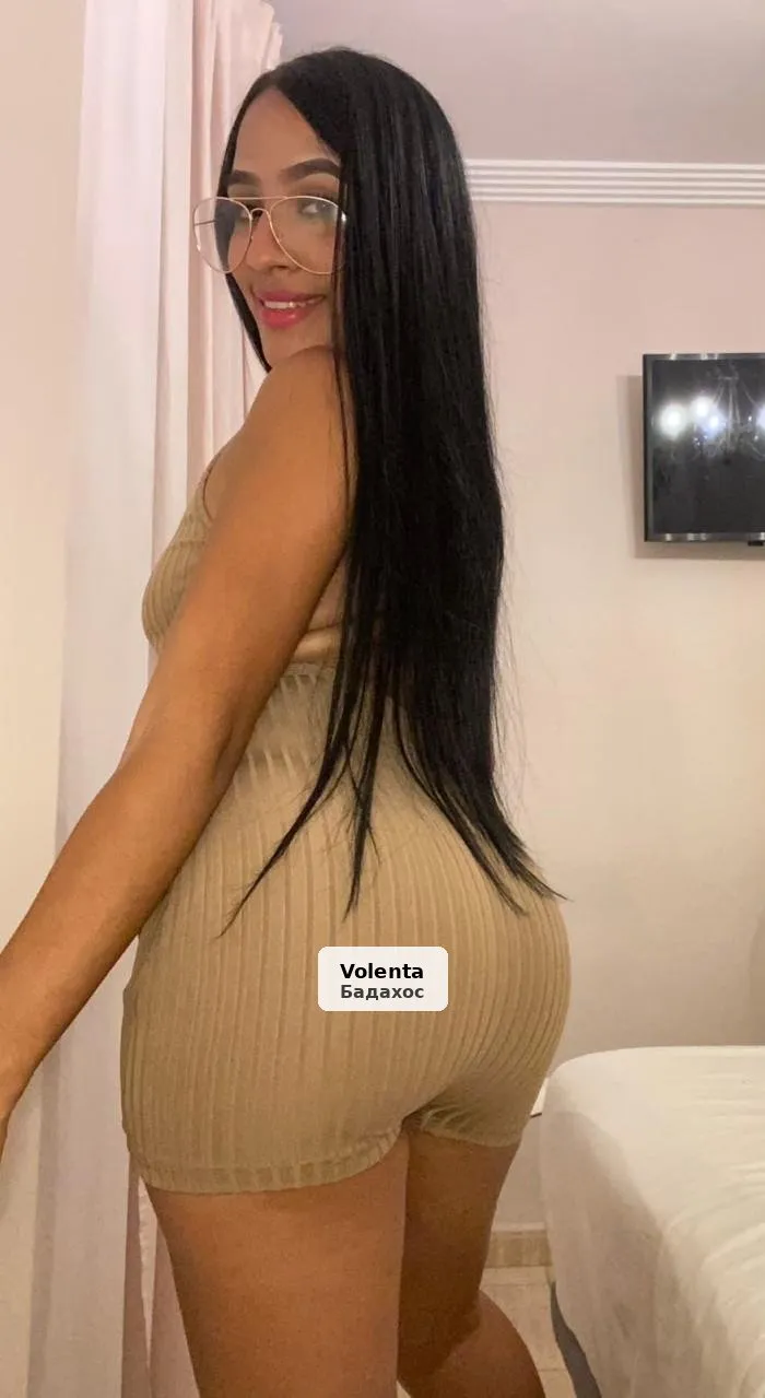Roxana, bellesa veneçolana, tracte dolç i real - 1/7