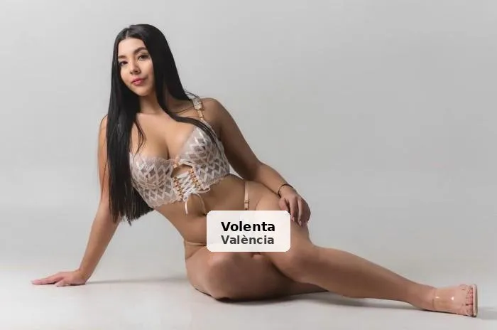 Andrea, chica latina muy ardiente y picante - 1/4