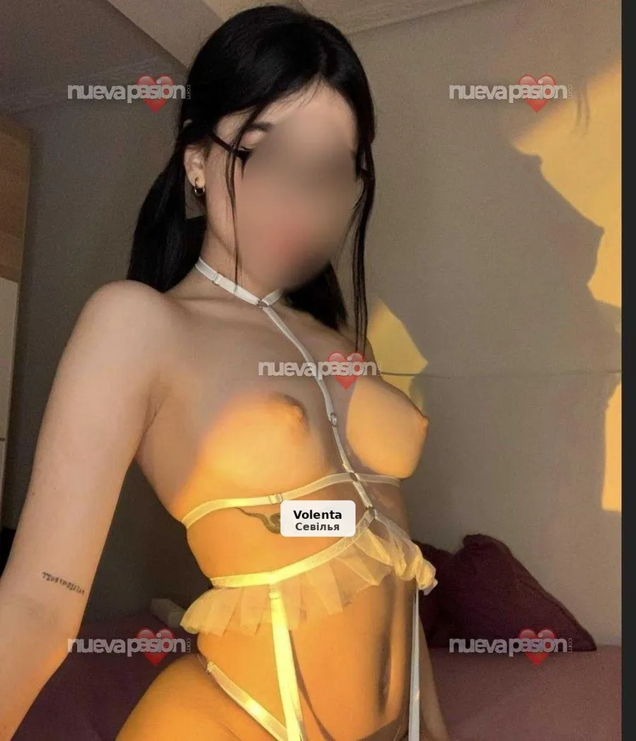 Exotic brunette ready to please you - 1/7