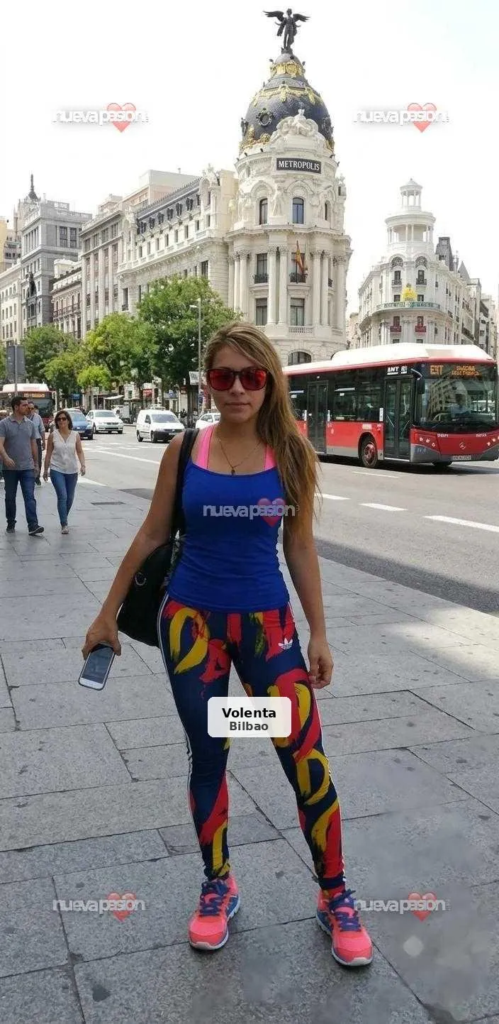 Delicious and very real Latin bombshell - 1/7