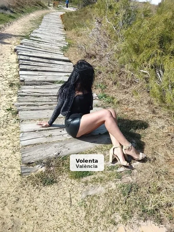 Sara, hot and daring party Latina - 1/2