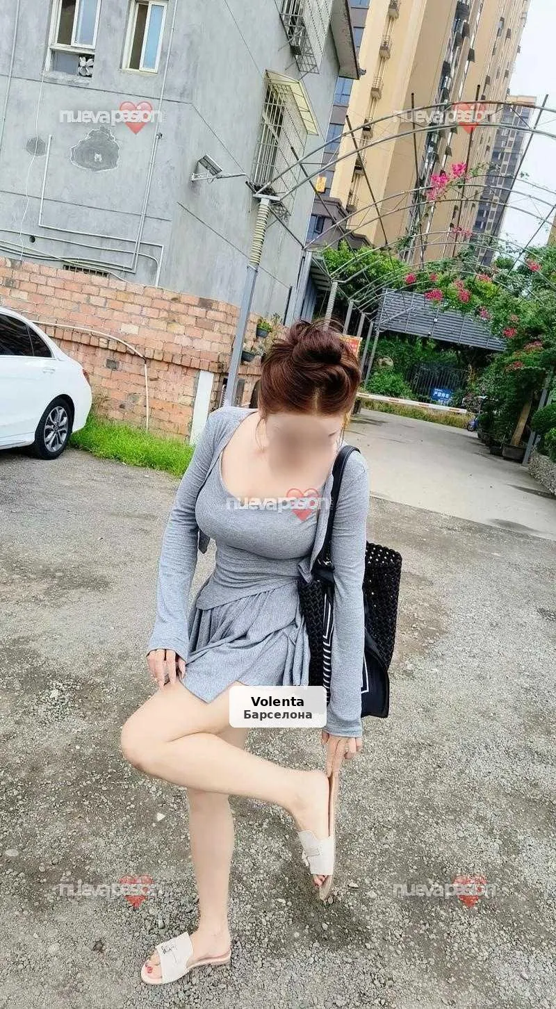 Juliana, newly arrived Asian girl - 1/5