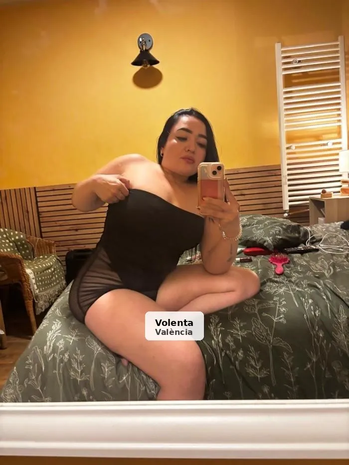 Violet, latina muy fogosa y complaciente - 1/3