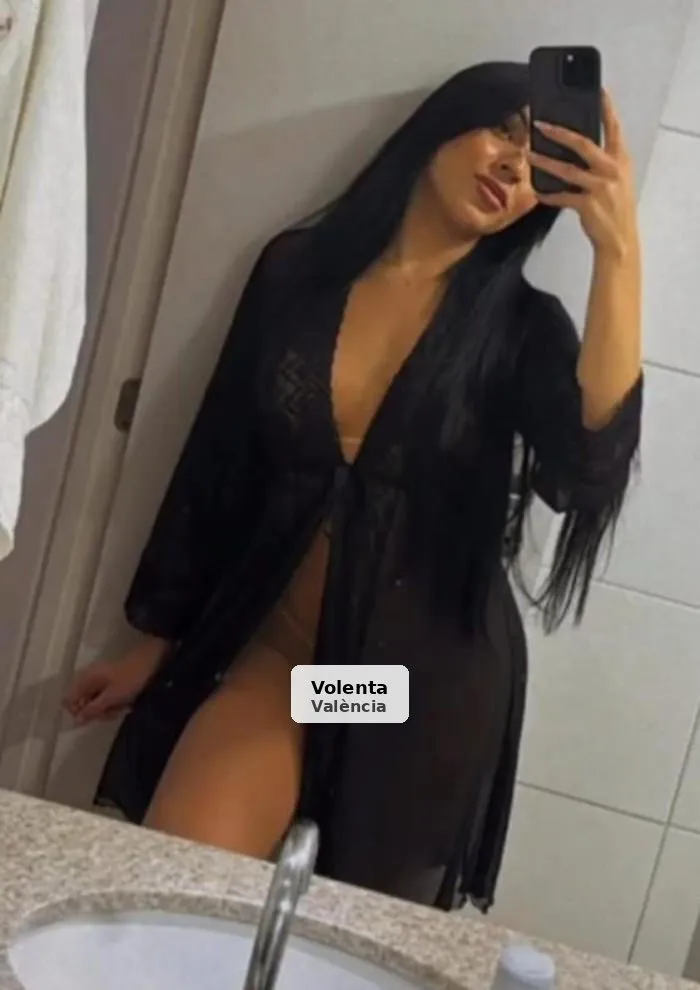 Alexia, trans dotada y muy cachonda - 1/4