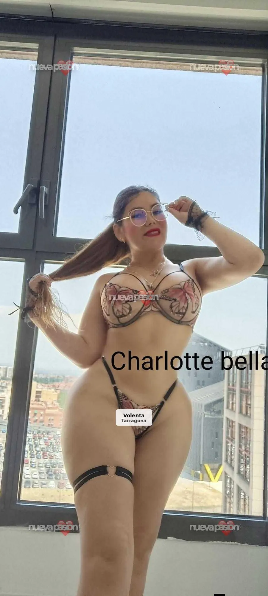 Charlotte, experta en sexo oral y completo - 1/10