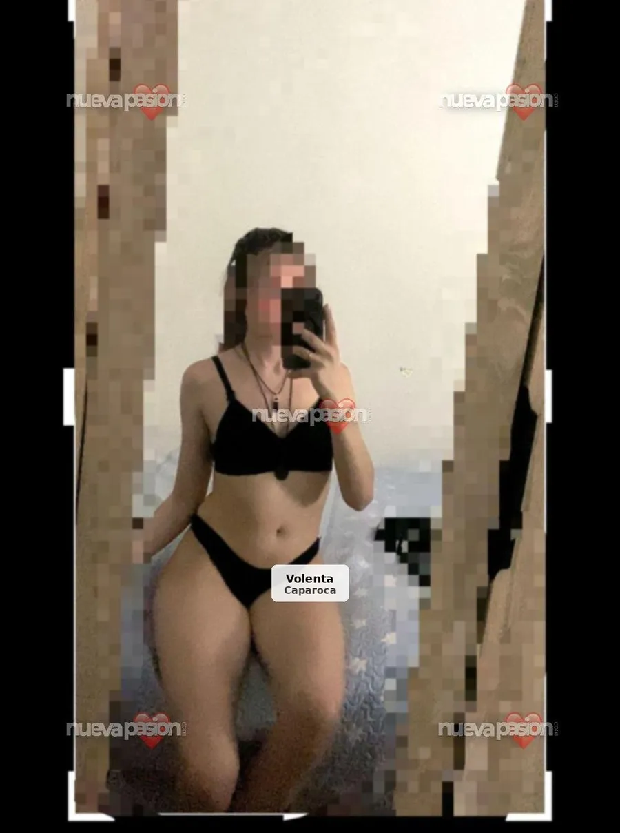 Lucero, latina fiestera y muy discreta - 1/2