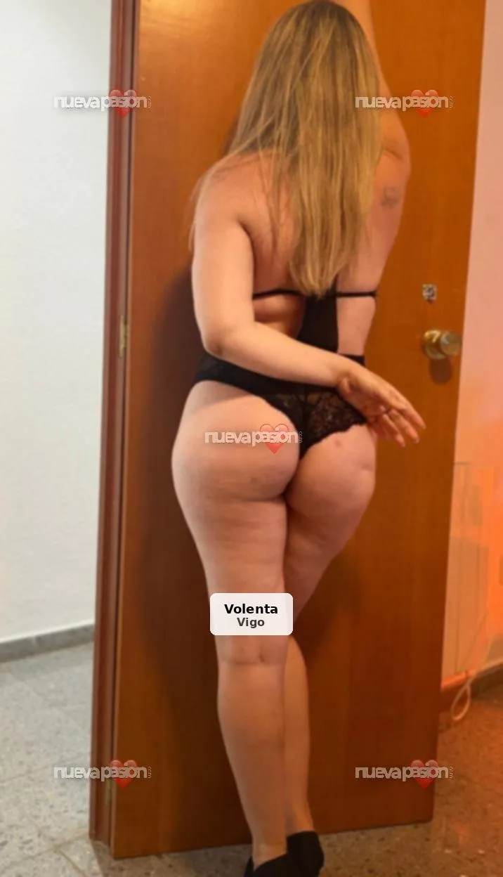 Kelly, viciosa, pasional y muy complaciente - 1/7