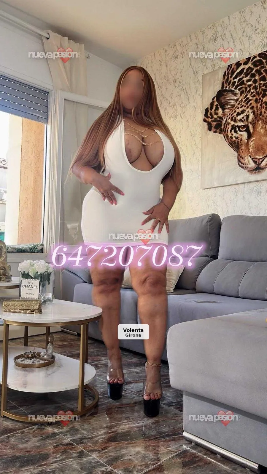 Naomi, dona afectuosa a Girona 24 h - 1/7