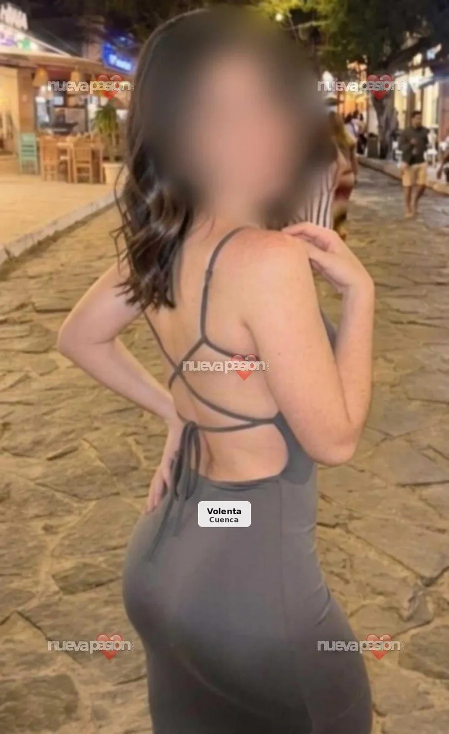 Jovencita cariñosa, delgada y con pecho 👅🔥 - 1/3