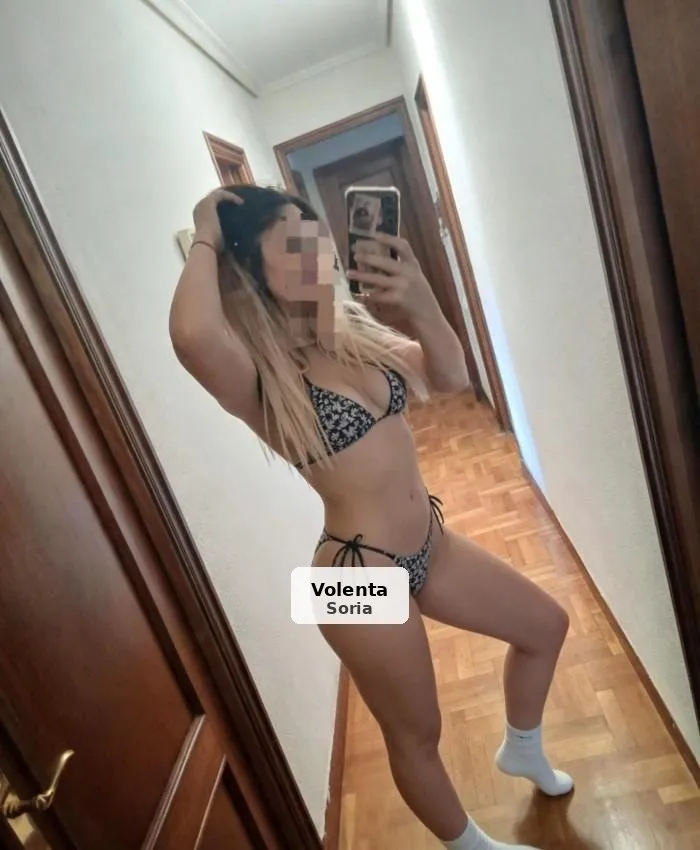 Ana, spectacular and fun Latina - 1/8