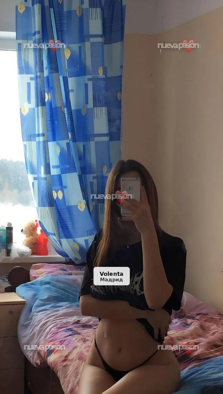 Sensual and elegant Slavic girl - 1/5
