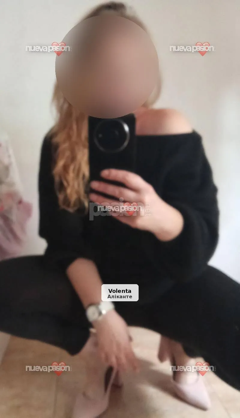 Ana, elegant and classy woman, 42 years old - 1/5