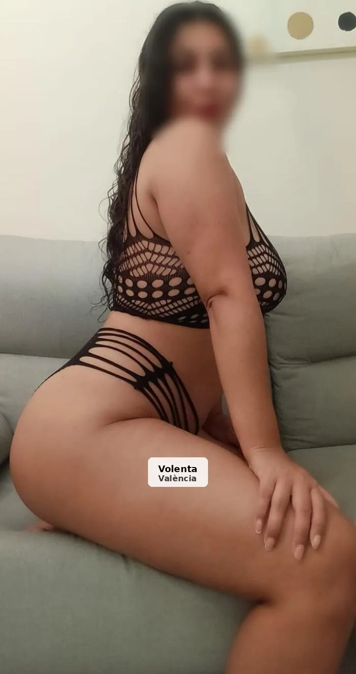 Melani, very horny and playful Latina - 1/3