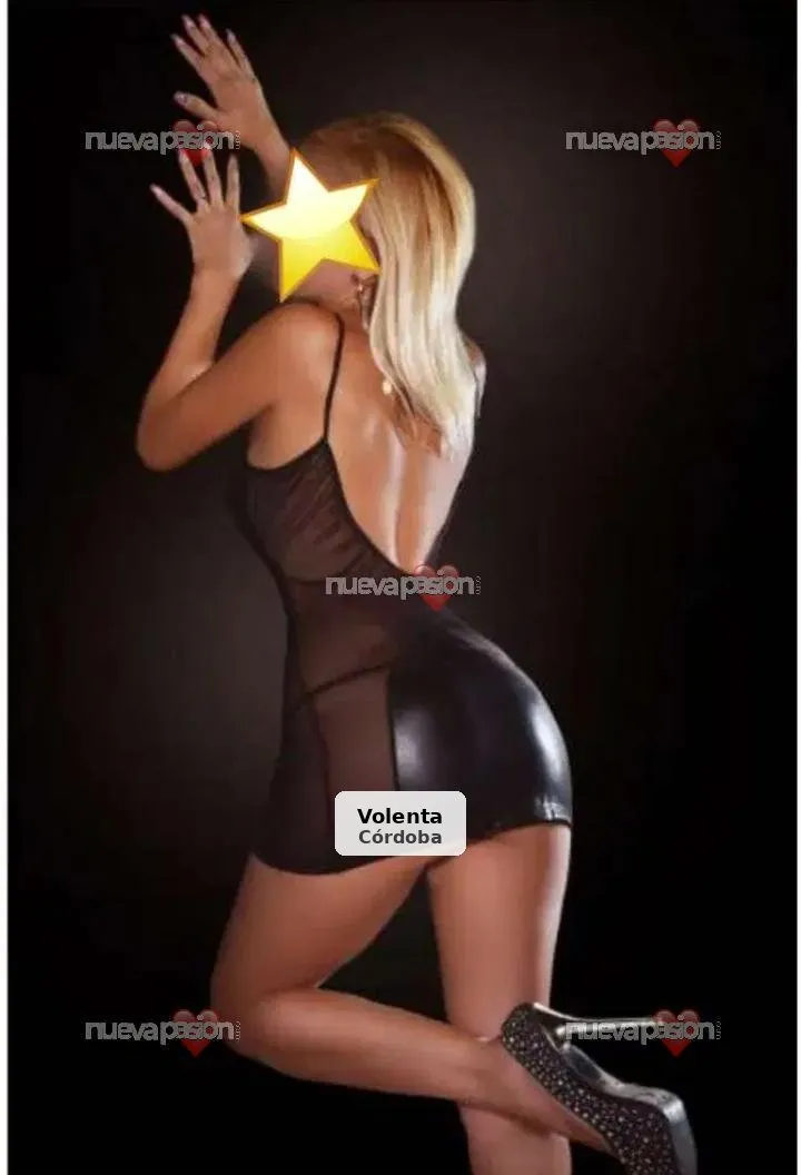 Rubia fiestera y muy complaciente - 1/3