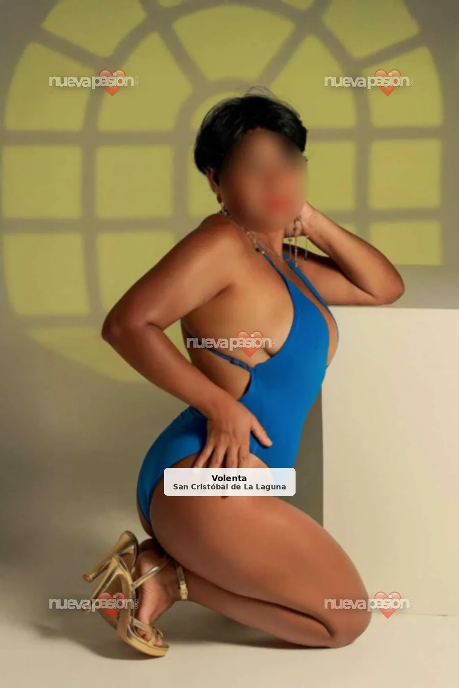 Larissa, dona sensual i molt femenina - 1/5