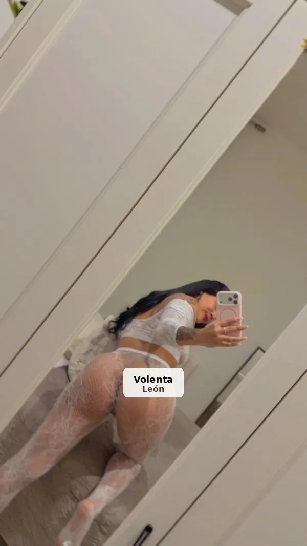 Isabella 602854789, very horny and festive brunette - 1/4