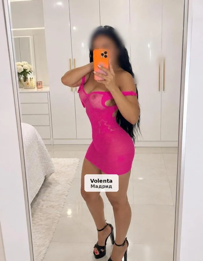 Fiestera latina disponible para salidas - 1/2