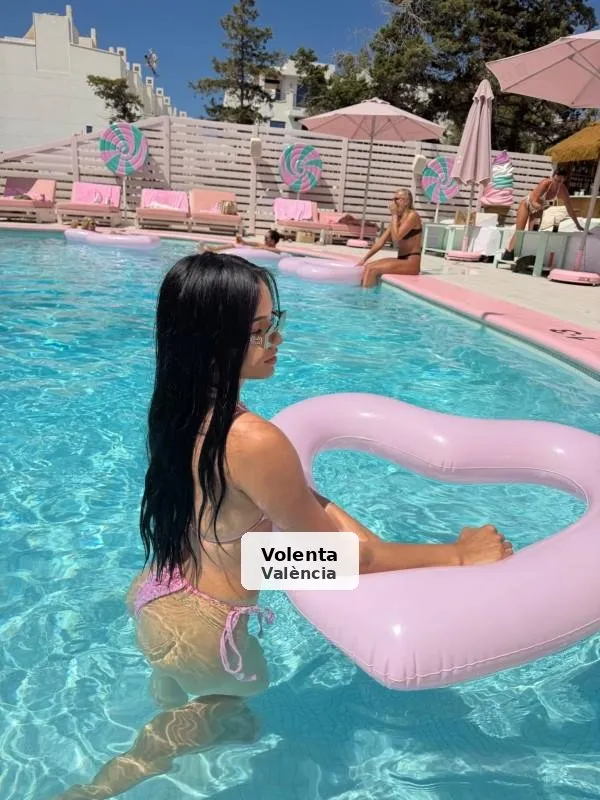 chanel 631653952, chica cachonda quiere lechita - 1/3