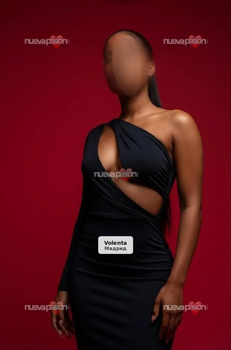 Nemi, dominicana apasionada y muy curvy - 1/3