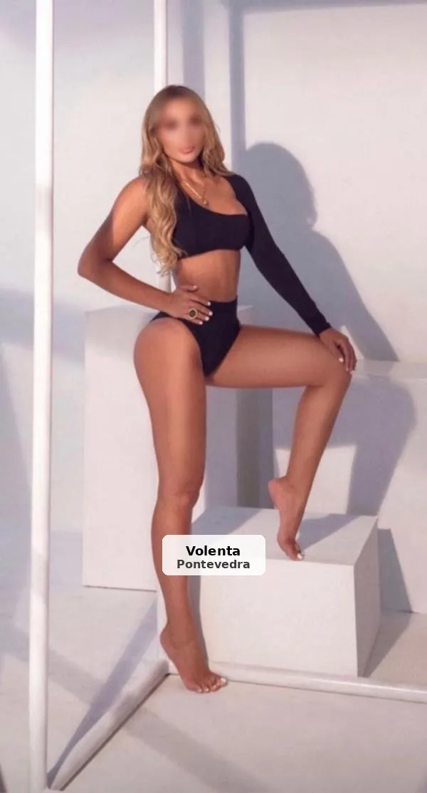 Natalia, rubia sexy y muy atrevida - 1/3