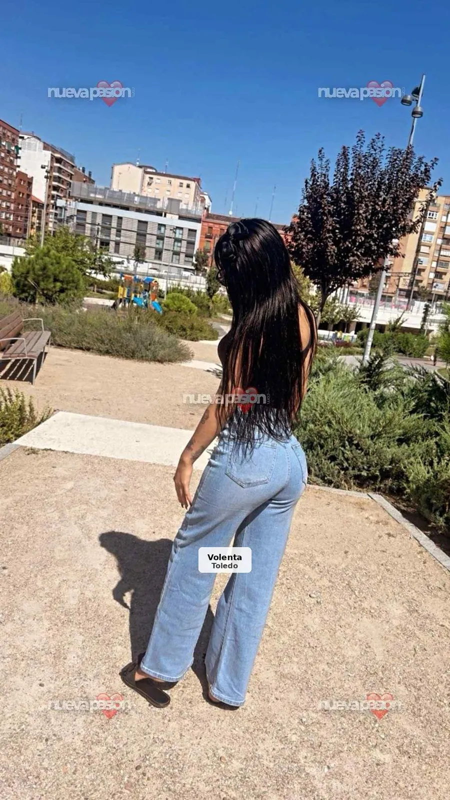 Olivia, chica auténtica, fina y delicada - 1/4