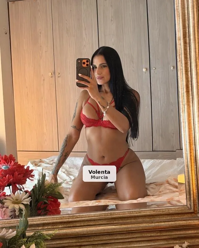 Vanessa, acabada d'arribar a la teva zona - 1/5