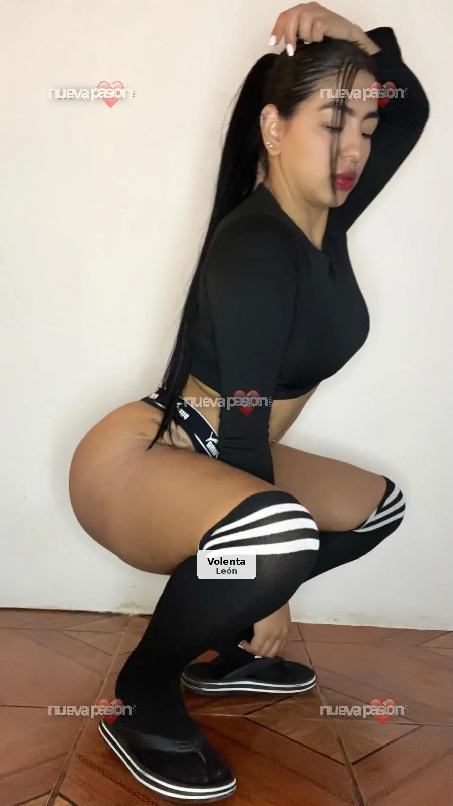 Kata, jovencita muy complaciente y erótica - 1/7