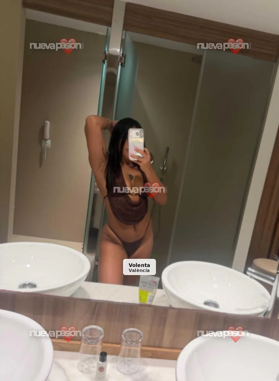 Andrea 25 years old, natural French and very naughty - 1/6