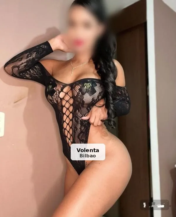 Lucía, espectacular llatina, primera vegada aquí - 1/2