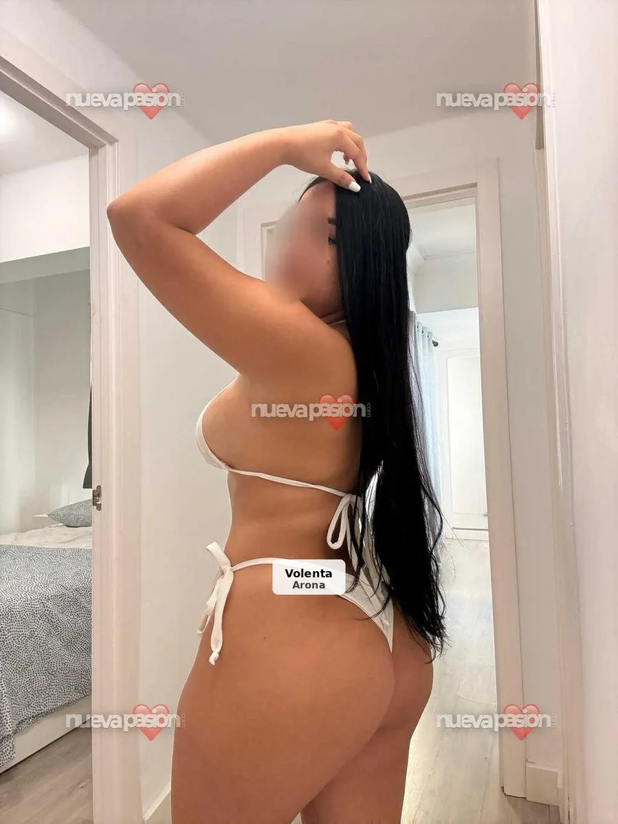 Nicol, belleza venezolana en Los Cristianos - 1/8
