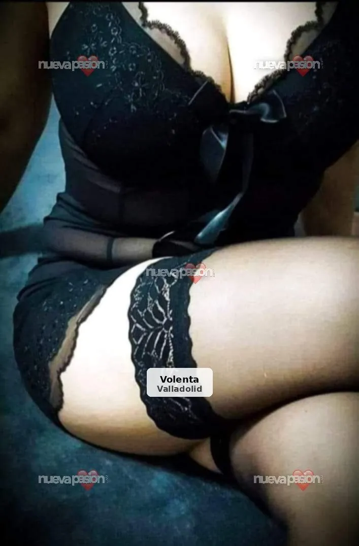 Chica morbosa de curvas naturales - 1/7