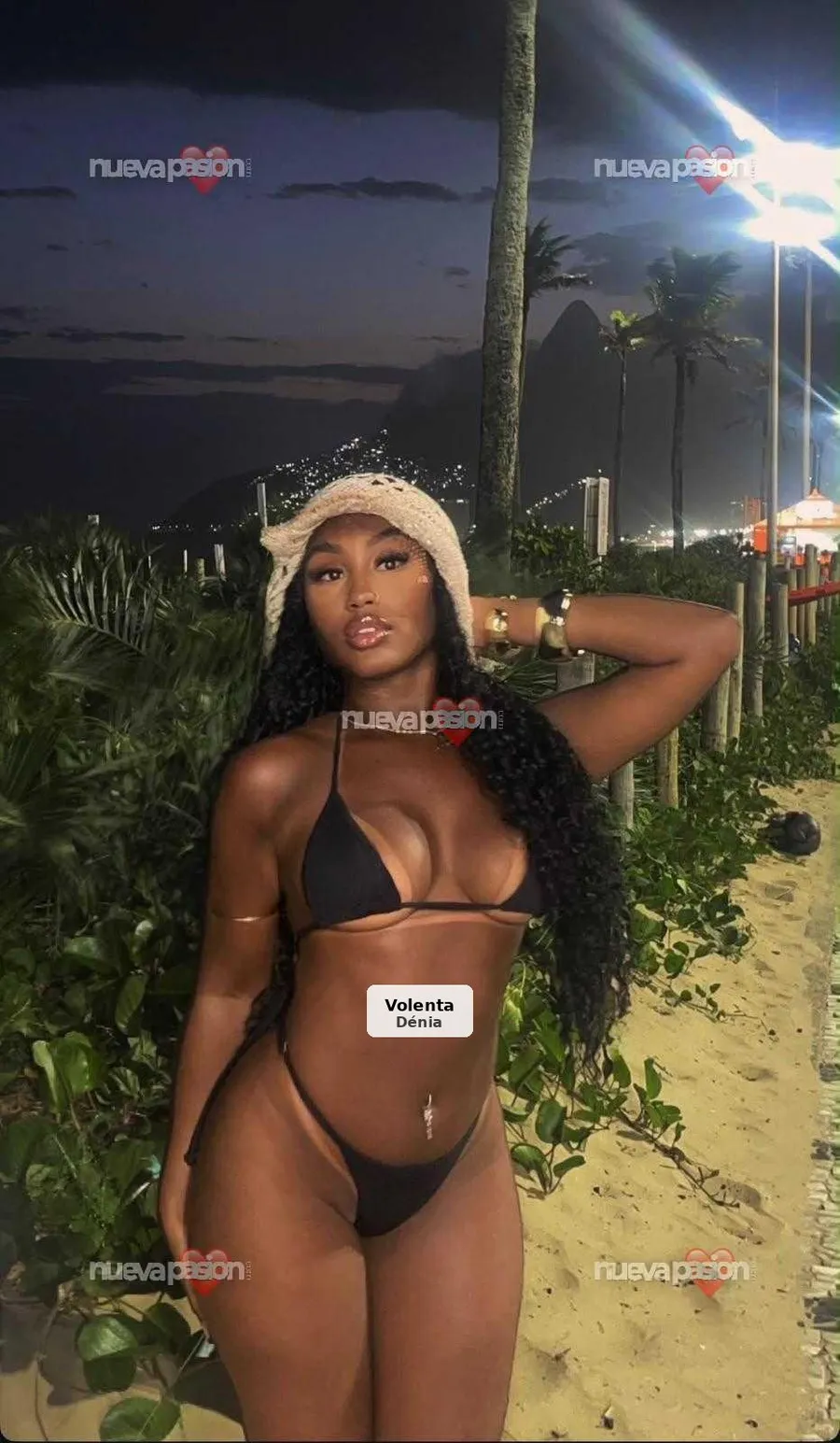 Chanel, sensual Latina brunette - 1/5