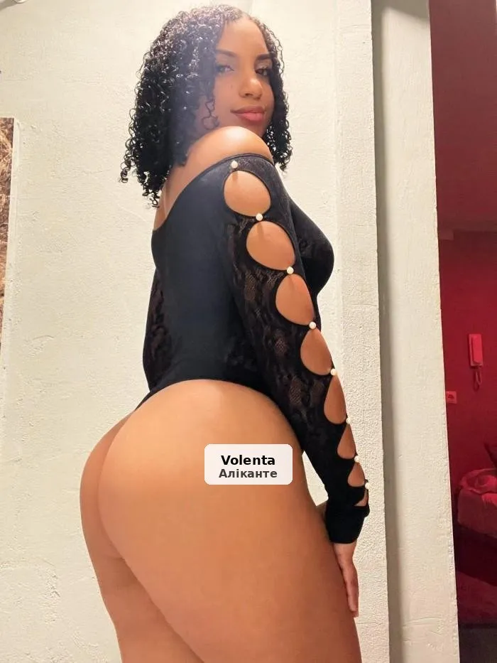 Chanel, your nymphomaniac and very attractive brunette - 1/3