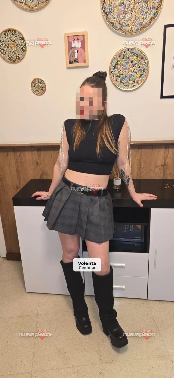 Sweet Sevillian girl, available for outings - 1/3