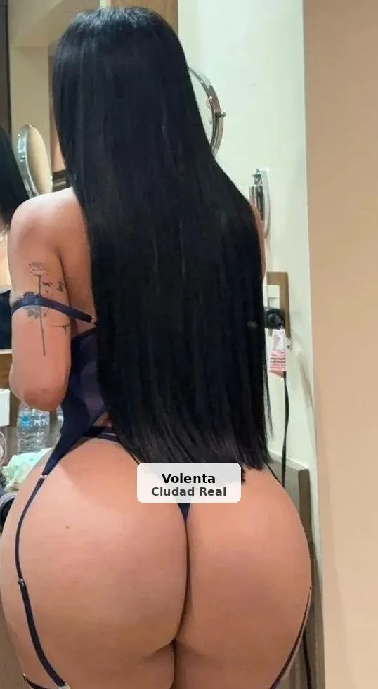 Gorgeous Latina trans, very milky - 1/6