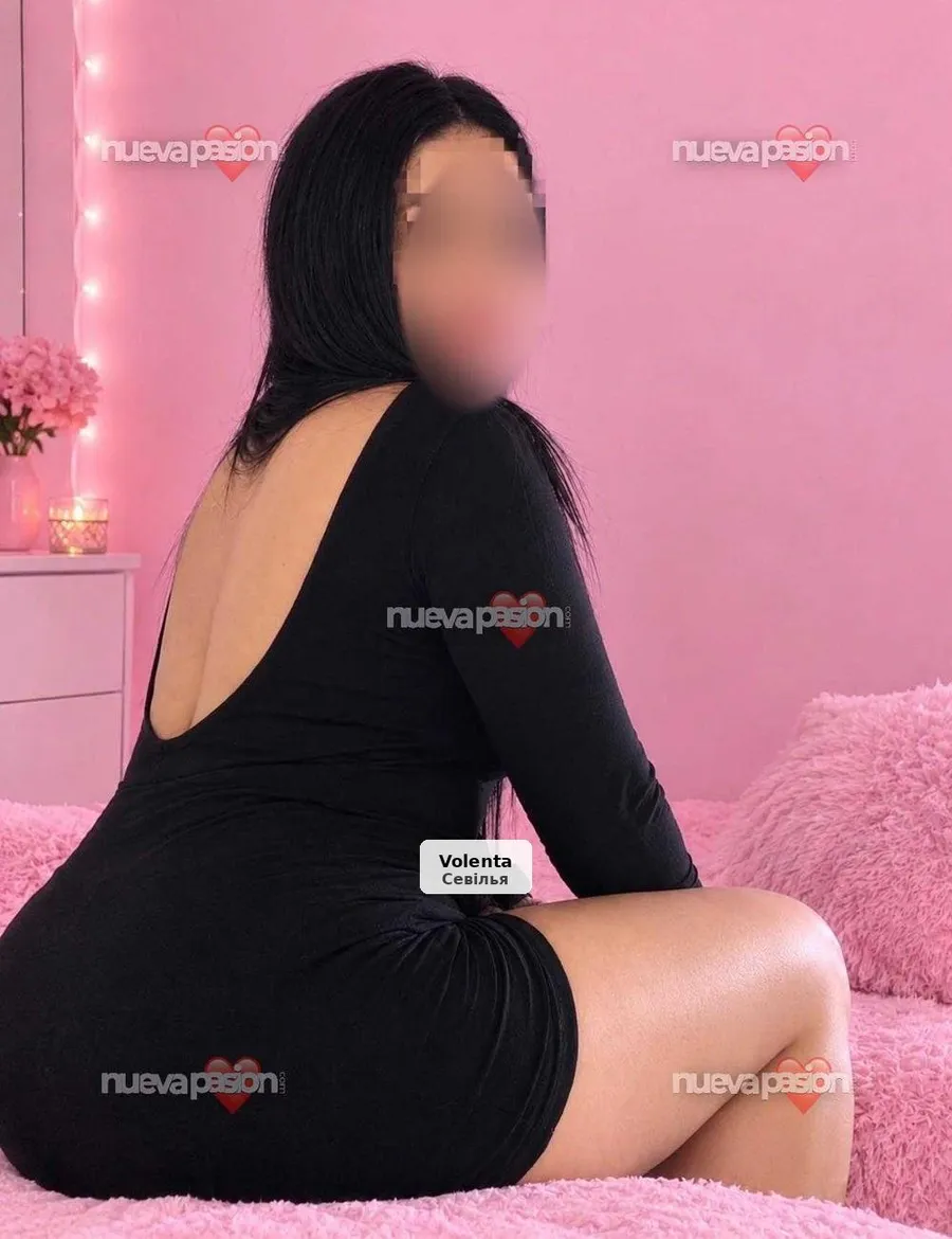 Zoe, festive and affectionate Latina - 1/4
